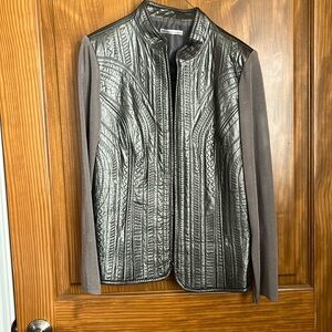 Ladies beautiful grey Jacket size 14/16.  Can wear zip or unzipped.